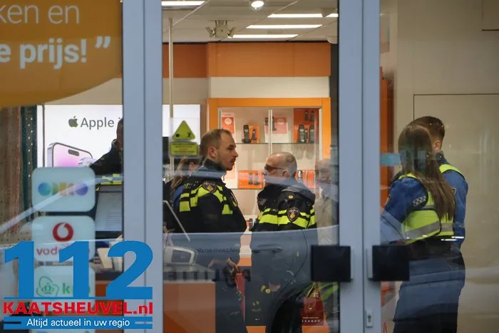 Overval op telefoonwinkel Ritel aan de Stationsstraat Waalwijk 10 Overval op telefoonwinkel Ritel aan de Stationsstraat Waalwijk 112 De Langstraat