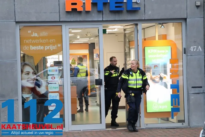 Overval op telefoonwinkel Ritel aan de Stationsstraat Waalwijk 12 Overval op telefoonwinkel Ritel aan de Stationsstraat Waalwijk 112 De Langstraat