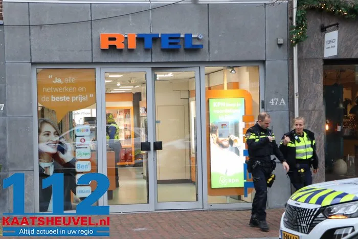 Overval op telefoonwinkel Ritel aan de Stationsstraat Waalwijk 13 Overval op telefoonwinkel Ritel aan de Stationsstraat Waalwijk 112 De Langstraat