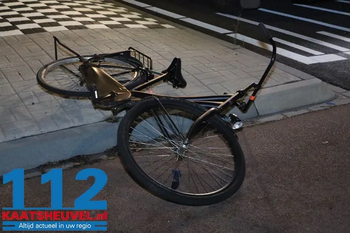 Fietser aangereden in Waalwijk, gewond naar ziekenhuis 1 Fietser aangereden in Waalwijk, gewond naar ziekenhuis 112 De Langstraat