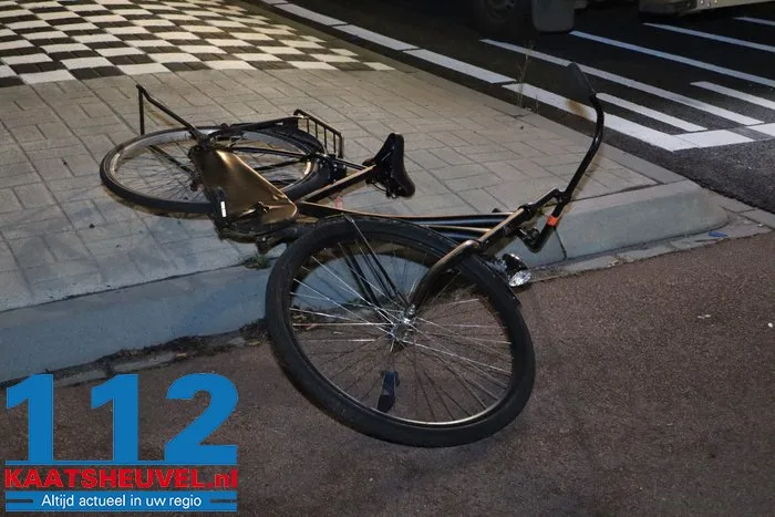 Fietser aangereden in Waalwijk, gewond naar ziekenhuis 2 Fietser aangereden in Waalwijk, gewond naar ziekenhuis 112 De Langstraat