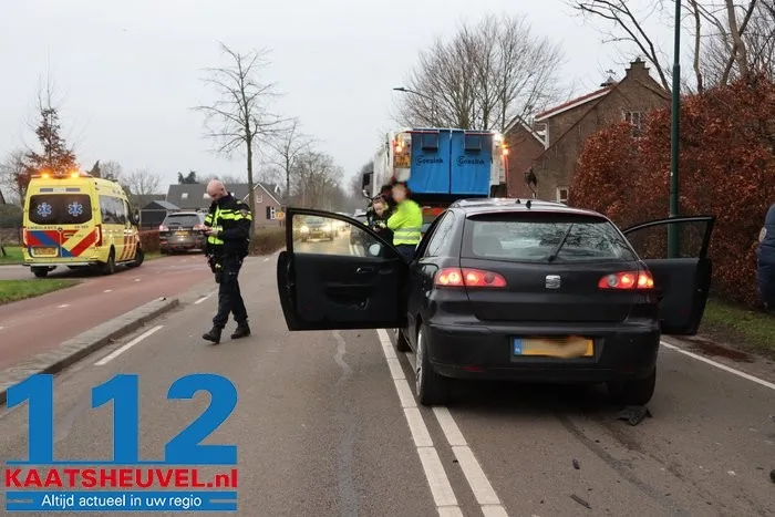 Automobilist botst achter op ander voertuig in Dongen, vrouw gewond 5 Automobilist botst achter op ander voertuig in Dongen, vrouw gewond 112 De Langstraat