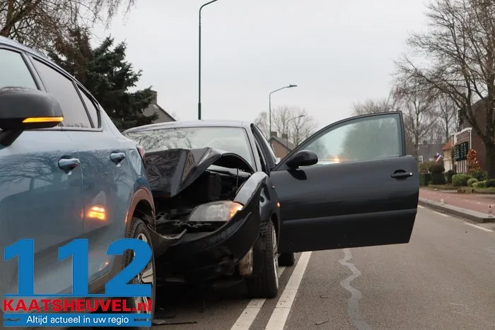Automobilist botst achter op ander voertuig in Dongen, vrouw gewond 8 Automobilist botst achter op ander voertuig in Dongen, vrouw gewond 112 De Langstraat