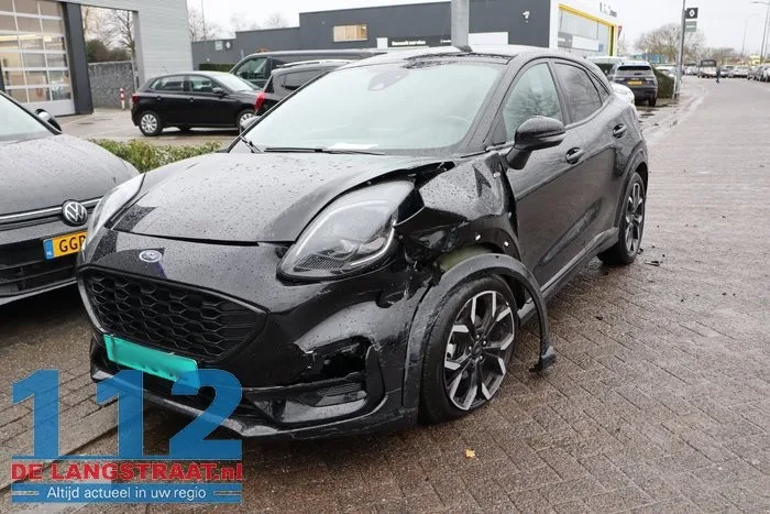Twee auto’s botsen tegen elkaar tijdens proefrit Van Andelstraat Waalwijk 1 Twee auto’s botsen tegen elkaar tijdens proefrit Van Andelstraat Waalwijk 112 De Langstraat