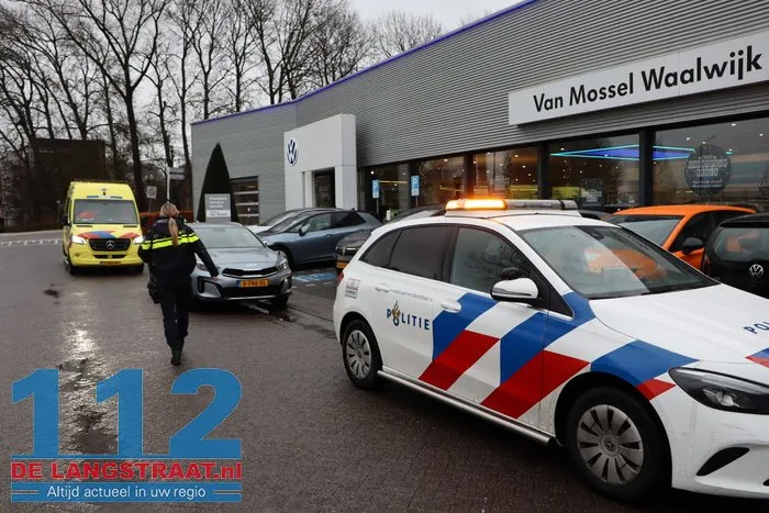 Twee auto’s botsen tegen elkaar tijdens proefrit Van Andelstraat Waalwijk 5 Twee auto’s botsen tegen elkaar tijdens proefrit Van Andelstraat Waalwijk 112 De Langstraat