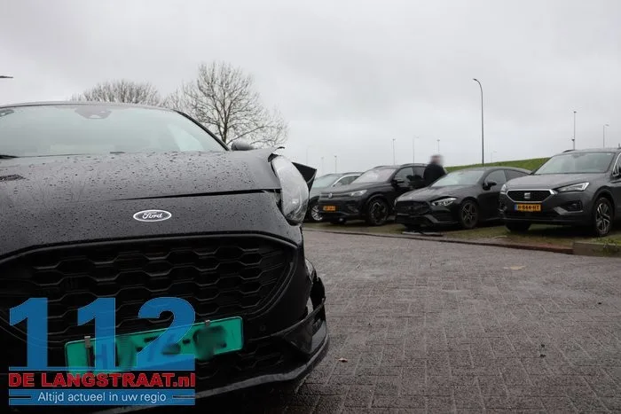 Twee auto’s botsen tegen elkaar tijdens proefrit Van Andelstraat Waalwijk 9 Twee auto’s botsen tegen elkaar tijdens proefrit Van Andelstraat Waalwijk 112 De Langstraat