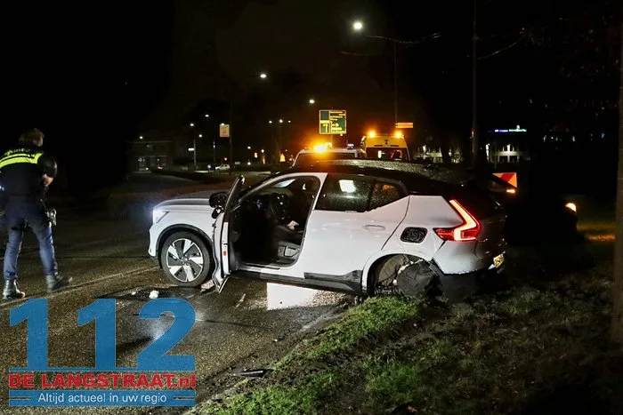 Dronken bestuurster veroorzaakt ongeval op de Taxandriaweg Waalwijk 3 Dronken bestuurster veroorzaakt ongeval op de Taxandriaweg Waalwijk 112 De Langstraat