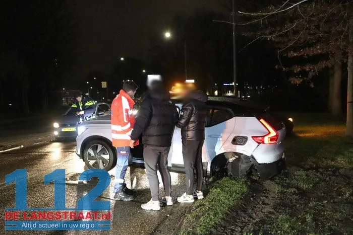 Dronken bestuurster veroorzaakt ongeval op de Taxandriaweg Waalwijk 11 Dronken bestuurster veroorzaakt ongeval op de Taxandriaweg Waalwijk 112 De Langstraat
