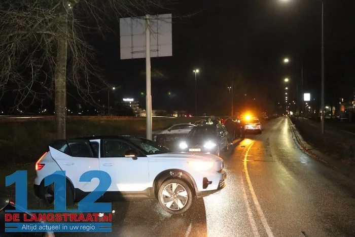 Dronken bestuurster veroorzaakt ongeval op de Taxandriaweg Waalwijk 13 Dronken bestuurster veroorzaakt ongeval op de Taxandriaweg Waalwijk 112 De Langstraat
