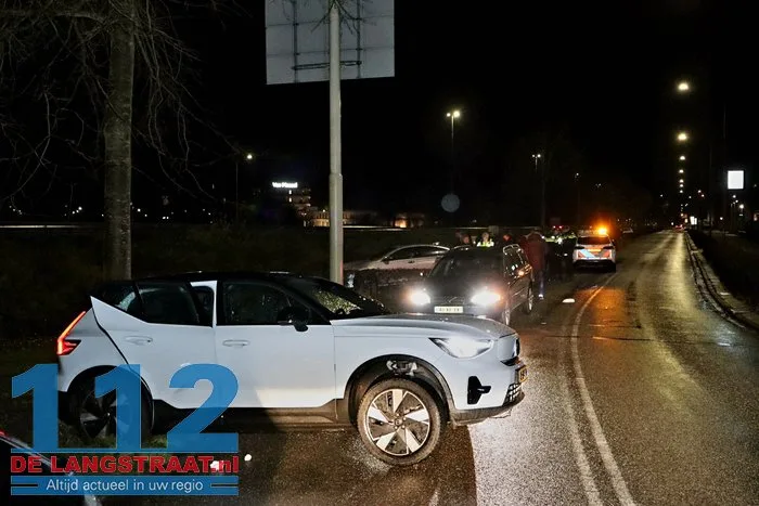 Dronken bestuurster veroorzaakt ongeval op de Taxandriaweg Waalwijk 14 Dronken bestuurster veroorzaakt ongeval op de Taxandriaweg Waalwijk 112 De Langstraat