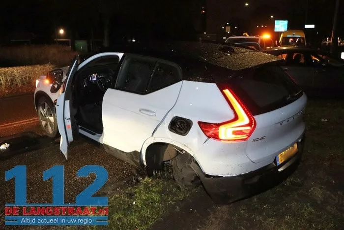 Dronken bestuurster veroorzaakt ongeval op de Taxandriaweg Waalwijk 17 Dronken bestuurster veroorzaakt ongeval op de Taxandriaweg Waalwijk 112 De Langstraat