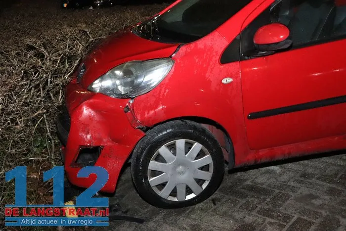 Dronken bestuurster veroorzaakt ongeval op de Taxandriaweg Waalwijk 23 Dronken bestuurster veroorzaakt ongeval op de Taxandriaweg Waalwijk 112 De Langstraat
