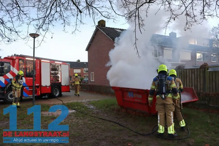 Grote container met afval vliegt in brand in Waalwijk, brandweer snel ter plaatse 13 Grote container met afval vliegt in brand in Waalwijk, brandweer snel ter plaatse 112 De Langstraat