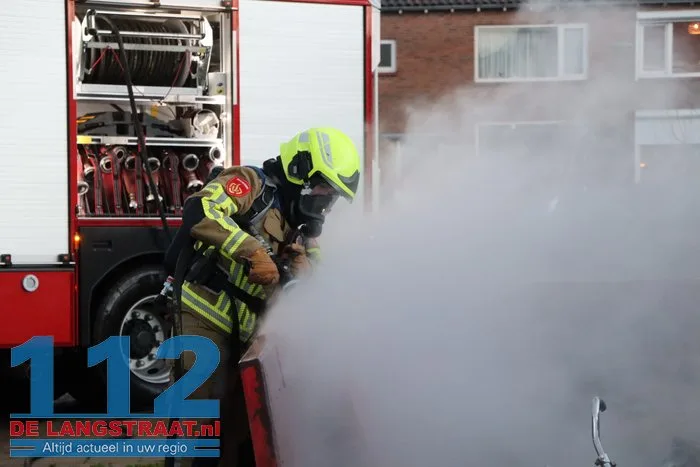 Grote container met afval vliegt in brand in Waalwijk, brandweer snel ter plaatse 14 Grote container met afval vliegt in brand in Waalwijk, brandweer snel ter plaatse 112 De Langstraat