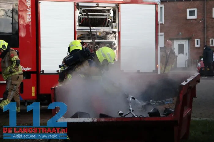 Grote container met afval vliegt in brand in Waalwijk, brandweer snel ter plaatse 15 Grote container met afval vliegt in brand in Waalwijk, brandweer snel ter plaatse 112 De Langstraat