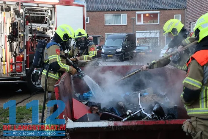 Grote container met afval vliegt in brand in Waalwijk, brandweer snel ter plaatse 17 Grote container met afval vliegt in brand in Waalwijk, brandweer snel ter plaatse 112 De Langstraat
