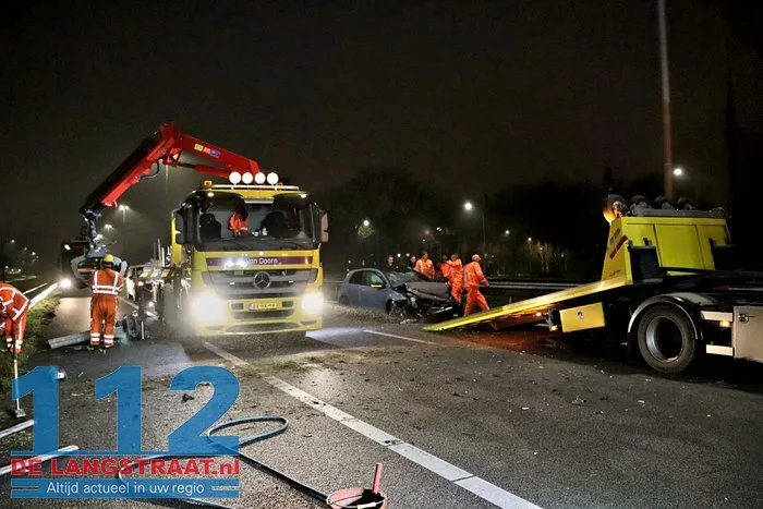 Auto rijdt door vangrail en crasht op A59 na achtervolging, snelweg bij Waalwijk nog urenlang dicht bestuurder blijkt onder invloed. 6 Auto rijdt door vangrail en crasht op A59 na achtervolging, snelweg bij Waalwijk nog urenlang dicht bestuurder blijkt onder invloed. 112 De Langstraat