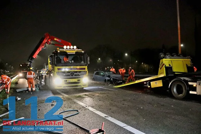 Auto rijdt door vangrail en crasht op A59 na achtervolging, snelweg bij Waalwijk nog urenlang dicht bestuurder blijkt onder invloed. 7 Auto rijdt door vangrail en crasht op A59 na achtervolging, snelweg bij Waalwijk nog urenlang dicht bestuurder blijkt onder invloed. 112 De Langstraat