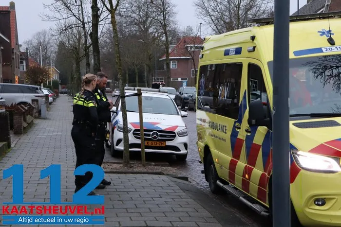 Man raakt gewond bij steekpartij in Waalwijk, politie houdt andere man aan 4 Man raakt gewond bij steekpartij in Waalwijk, politie houdt andere man aan 112 De Langstraat