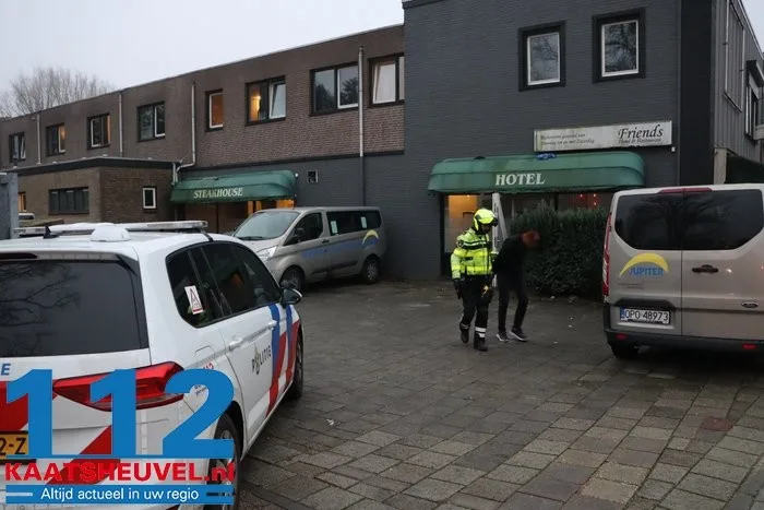 Man raakt gewond bij steekpartij in Waalwijk, politie houdt andere man aan 10 Man raakt gewond bij steekpartij in Waalwijk, politie houdt andere man aan 112 De Langstraat