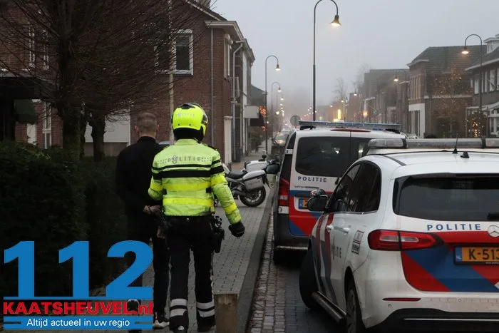 Man raakt gewond bij steekpartij in Waalwijk, politie houdt andere man aan 12 Man raakt gewond bij steekpartij in Waalwijk, politie houdt andere man aan 112 De Langstraat