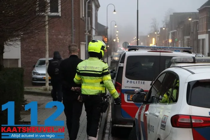 Man raakt gewond bij steekpartij in Waalwijk, politie houdt andere man aan 13 Man raakt gewond bij steekpartij in Waalwijk, politie houdt andere man aan 112 De Langstraat