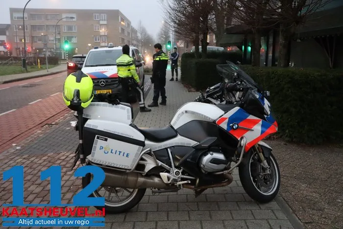 Man raakt gewond bij steekpartij in Waalwijk, politie houdt andere man aan 24 Man raakt gewond bij steekpartij in Waalwijk, politie houdt andere man aan 112 De Langstraat