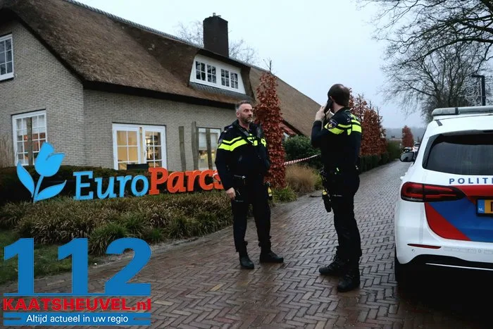 Man dringt kantoor van Europarcs in Kaatsheuvel binnen, bedreigt personeelslid en vraagt om geld 13 Man dringt kantoor van Europarcs in Kaatsheuvel binnen, bedreigt personeelslid en vraagt om geld 112 De Langstraat