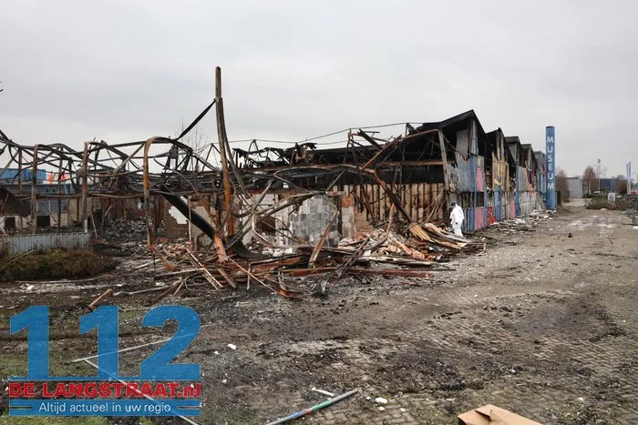 Recherche doet onderzoek na brand voormalig Schoenenmuseum Waalwijk 5 Recherche doet onderzoek na brand voormalig Schoenenmuseum Waalwijk 112 De Langstraat