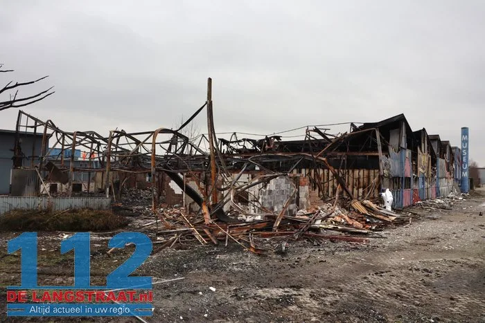 Recherche doet onderzoek na brand voormalig Schoenenmuseum Waalwijk 6 Recherche doet onderzoek na brand voormalig Schoenenmuseum Waalwijk 112 De Langstraat
