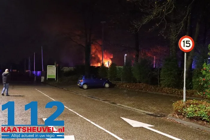 Brandweer rukt uit voor brand in grote container op gemeentewerf in Drunen 4 Brandweer rukt uit voor brand in grote container op gemeentewerf in Drunen 112 De Langstraat