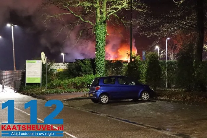 Brandweer rukt uit voor brand in grote container op gemeentewerf in Drunen 6 Brandweer rukt uit voor brand in grote container op gemeentewerf in Drunen 112 De Langstraat