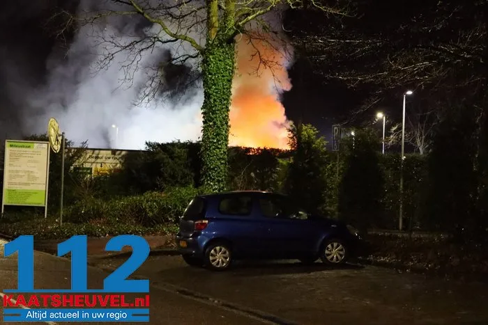 Brandweer rukt uit voor brand in grote container op gemeentewerf in Drunen 8 Brandweer rukt uit voor brand in grote container op gemeentewerf in Drunen 112 De Langstraat
