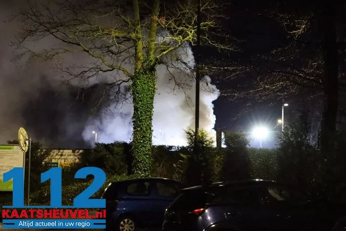 Brandweer rukt uit voor brand in grote container op gemeentewerf in Drunen 9 Brandweer rukt uit voor brand in grote container op gemeentewerf in Drunen 112 De Langstraat