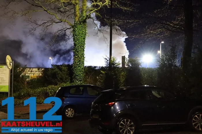 Brandweer rukt uit voor brand in grote container op gemeentewerf in Drunen 10 Brandweer rukt uit voor brand in grote container op gemeentewerf in Drunen 112 De Langstraat