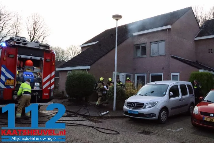 Woningbrand ontstaan in keuken in Drunen, persoon gewond geraakt 3 Woningbrand ontstaan in keuken in Drunen, persoon gewond geraakt 112 De Langstraat