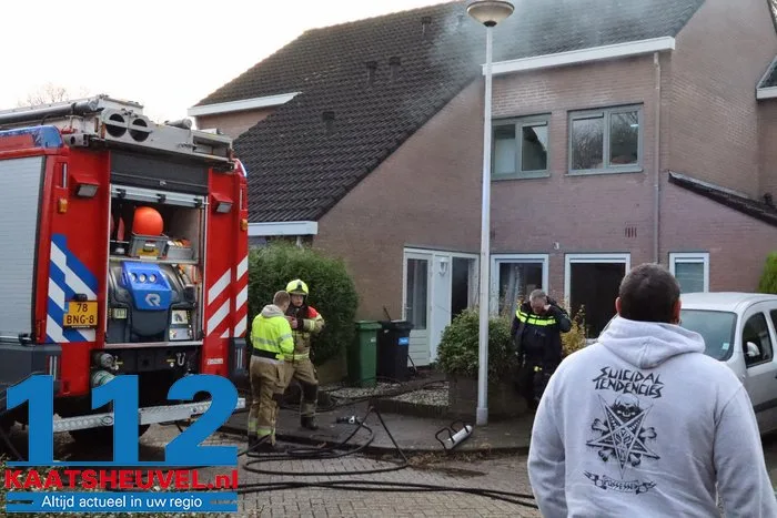 Woningbrand ontstaan in keuken in Drunen, persoon gewond geraakt 4 Woningbrand ontstaan in keuken in Drunen, persoon gewond geraakt 112 De Langstraat