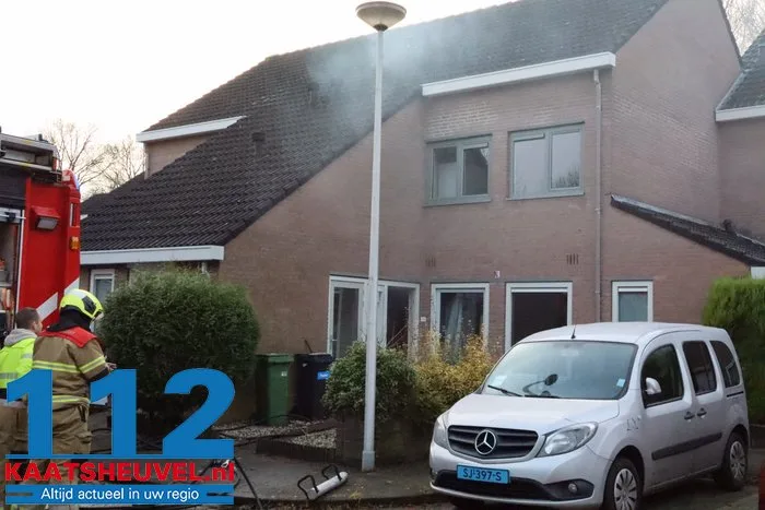 Woningbrand ontstaan in keuken in Drunen, persoon gewond geraakt 8 Woningbrand ontstaan in keuken in Drunen, persoon gewond geraakt 112 De Langstraat