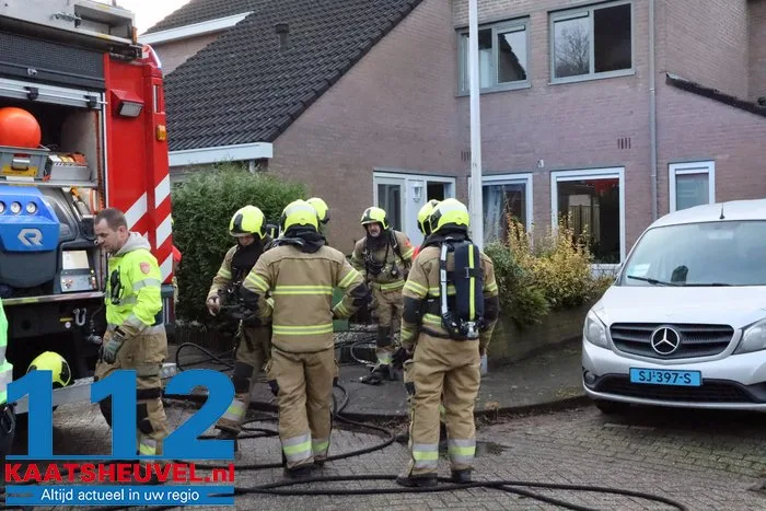 Woningbrand ontstaan in keuken in Drunen, persoon gewond geraakt 10 Woningbrand ontstaan in keuken in Drunen, persoon gewond geraakt 112 De Langstraat