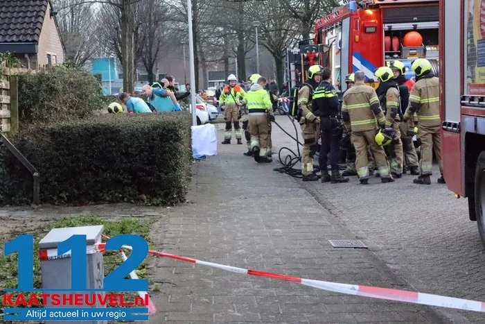 Woningbrand ontstaan in keuken in Drunen, persoon gewond geraakt 21 Woningbrand ontstaan in keuken in Drunen, persoon gewond geraakt 112 De Langstraat