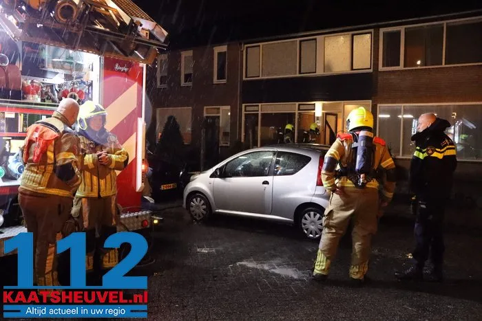 Afzuigkap in brand aan de Dr Kuijperlaan in Waalwijk een persoon heeft brandwonden aan hand 2 Afzuigkap in brand aan de Dr Kuijperlaan in Waalwijk een persoon heeft brandwonden aan hand 112 De Langstraat