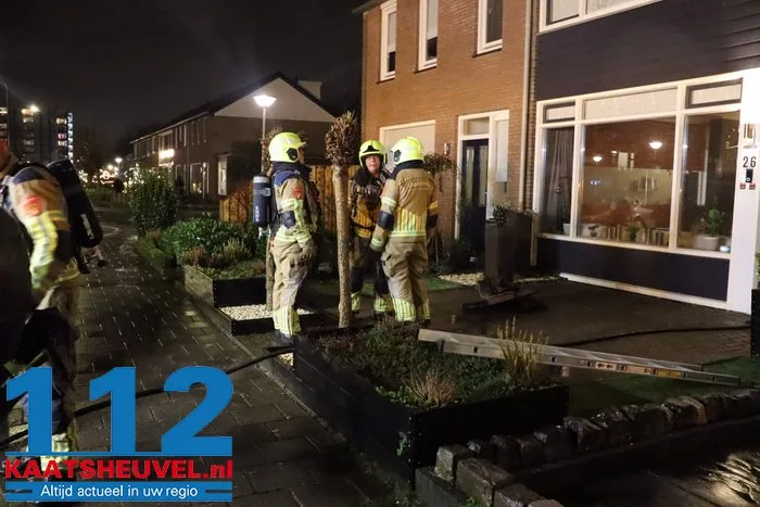Afzuigkap in brand aan de Dr Kuijperlaan in Waalwijk een persoon heeft brandwonden aan hand 5 Afzuigkap in brand aan de Dr Kuijperlaan in Waalwijk een persoon heeft brandwonden aan hand 112 De Langstraat