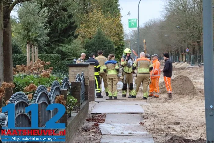 Gasleiding geraakt tijdens werkzaamheden in Waalwijk, brandweer dicht lek 1 Gasleiding geraakt tijdens werkzaamheden in Waalwijk, brandweer dicht lek 112 De Langstraat