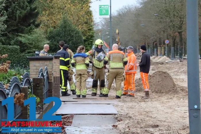 Gasleiding geraakt tijdens werkzaamheden in Waalwijk, brandweer dicht lek 2 Gasleiding geraakt tijdens werkzaamheden in Waalwijk, brandweer dicht lek 112 De Langstraat
