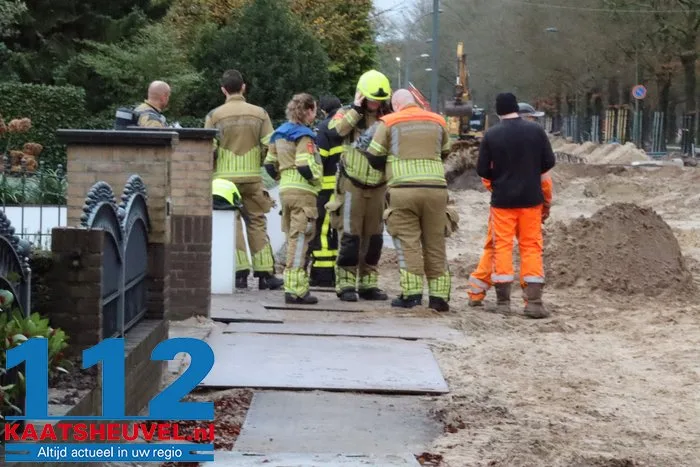 Gasleiding geraakt tijdens werkzaamheden in Waalwijk, brandweer dicht lek 3 Gasleiding geraakt tijdens werkzaamheden in Waalwijk, brandweer dicht lek 112 De Langstraat