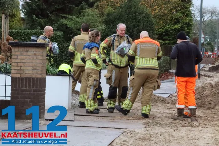 Gasleiding geraakt tijdens werkzaamheden in Waalwijk, brandweer dicht lek 4 Gasleiding geraakt tijdens werkzaamheden in Waalwijk, brandweer dicht lek 112 De Langstraat