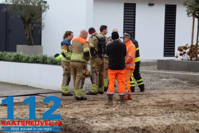 Gasleiding geraakt tijdens werkzaamheden in Waalwijk, brandweer dicht lek 5 Gasleiding geraakt tijdens werkzaamheden in Waalwijk, brandweer dicht lek 112 De Langstraat