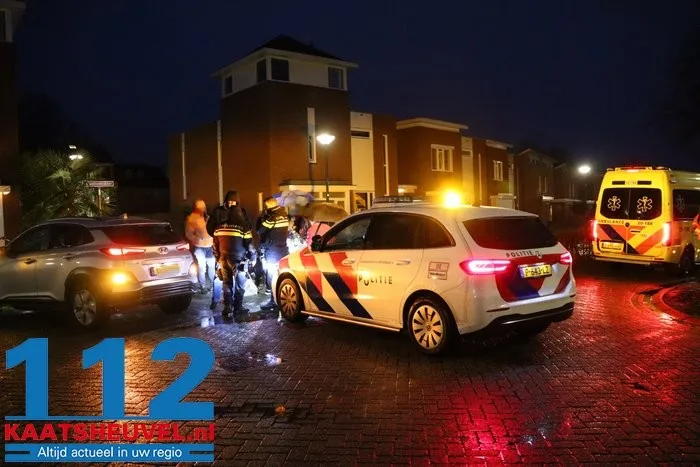 Fietser gewond bij botsing met auto in Kaatsheuvel, kind komt met schrik vrij 4 Fietser gewond bij botsing met auto in Kaatsheuvel, kind komt met schrik vrij 112 De Langstraat