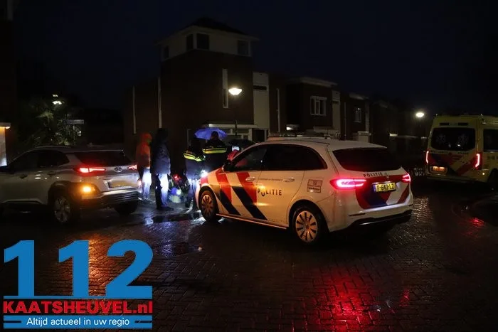 Fietser gewond bij botsing met auto in Kaatsheuvel, kind komt met schrik vrij 5 Fietser gewond bij botsing met auto in Kaatsheuvel, kind komt met schrik vrij 112 De Langstraat