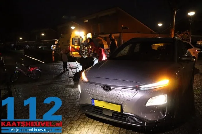 Fietser gewond bij botsing met auto in Kaatsheuvel, kind komt met schrik vrij 7 Fietser gewond bij botsing met auto in Kaatsheuvel, kind komt met schrik vrij 112 De Langstraat